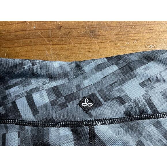 PRANA WOMEN'S CAPRI ATHLETIC LEGGINGS GREY GEOMETRIC SZ SM - Picture 6 of 9